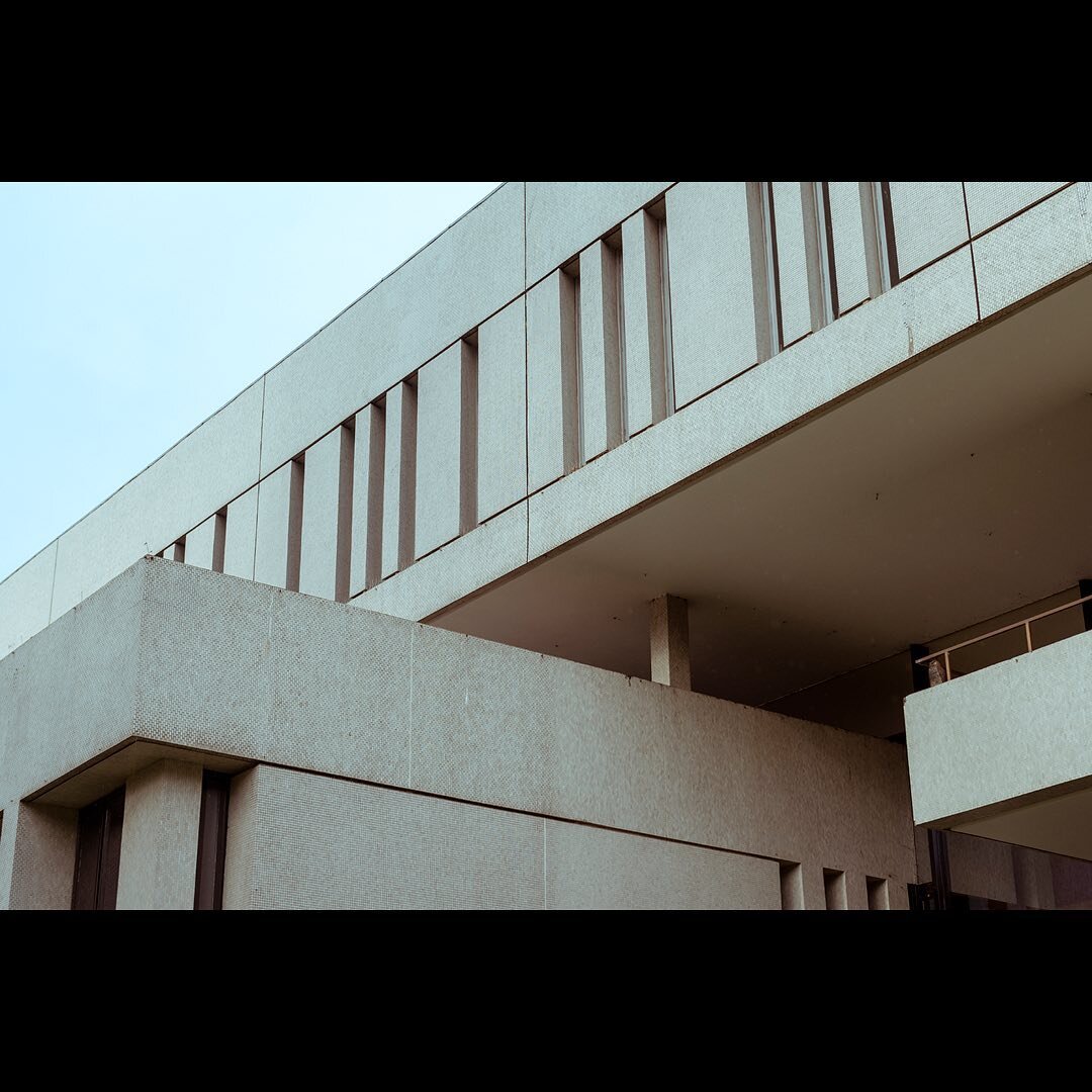 Looking forward to showing off our  new @folkclothing Spring campaign shot in the architectural gem that is the #royalcollegeofphysicians  One of #denyslasdun finest, a modern European masterpiece nestled in Regents Park.

#modernist #architecture #l