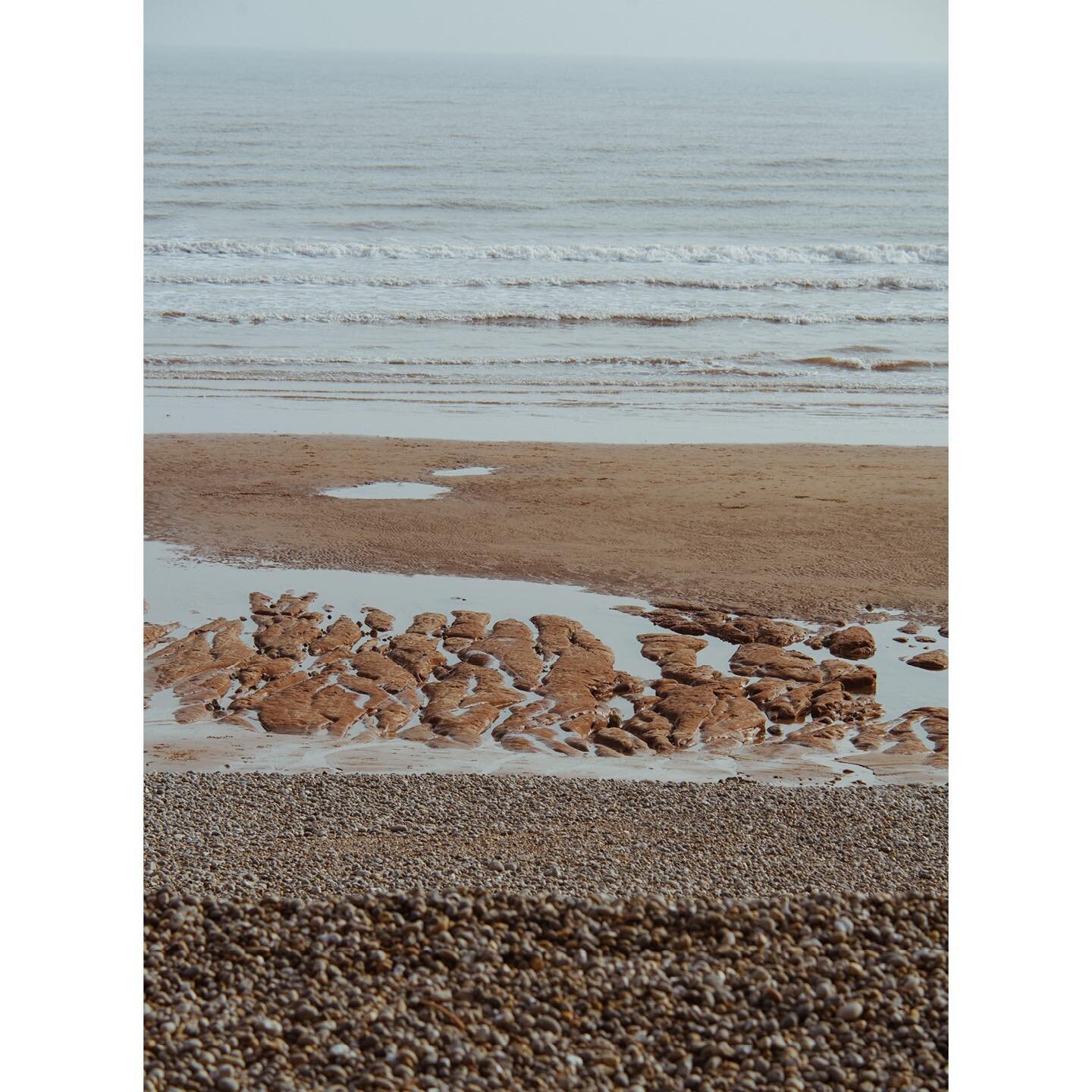 On set last week in soft sun sidmouth with red rock.
With thanks to @sid_atkinson_ 

#locationshoot #eastdevon #stilllifephotography #fashionphotography