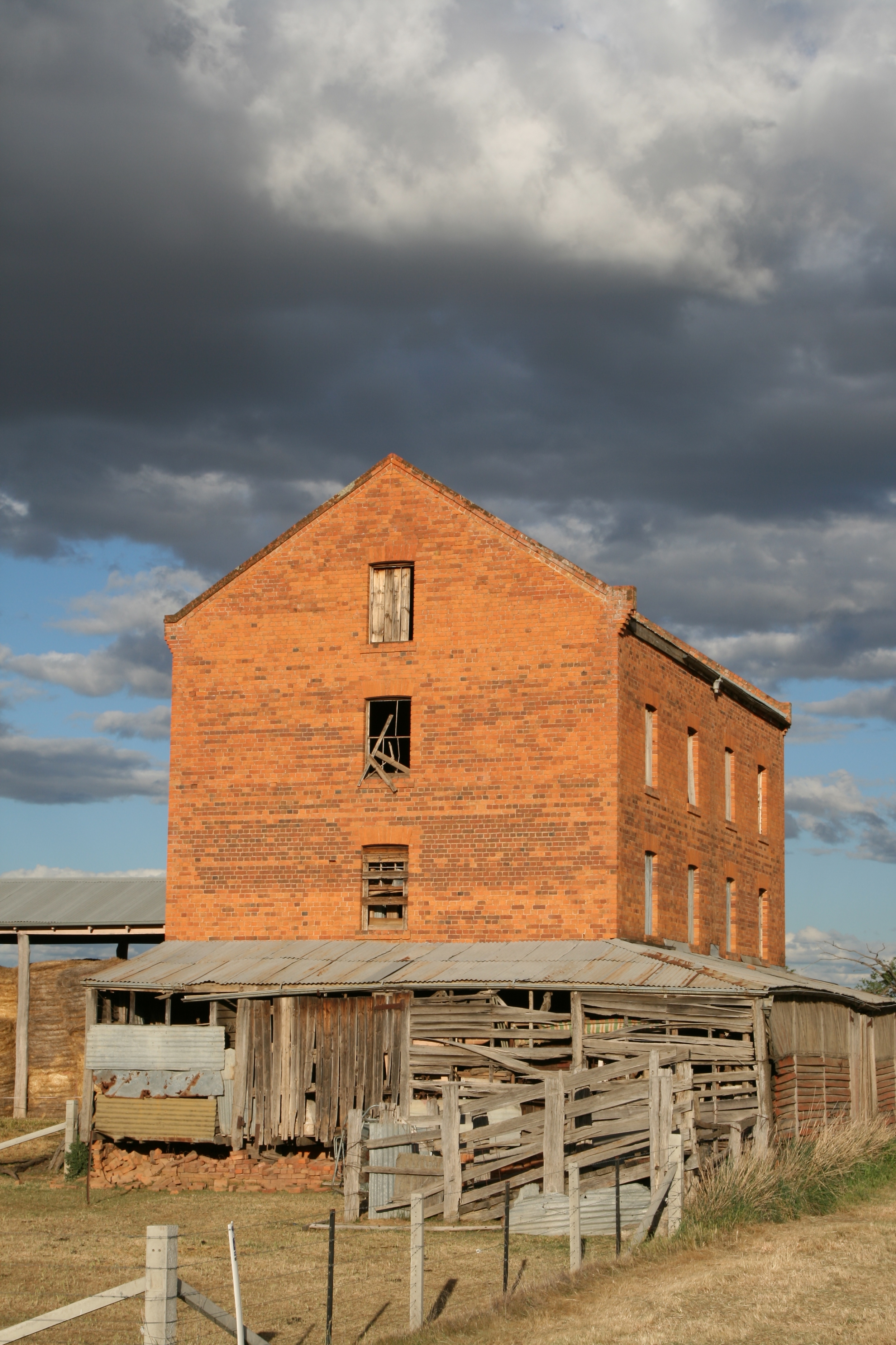 The Old Millet Mill, Oxley