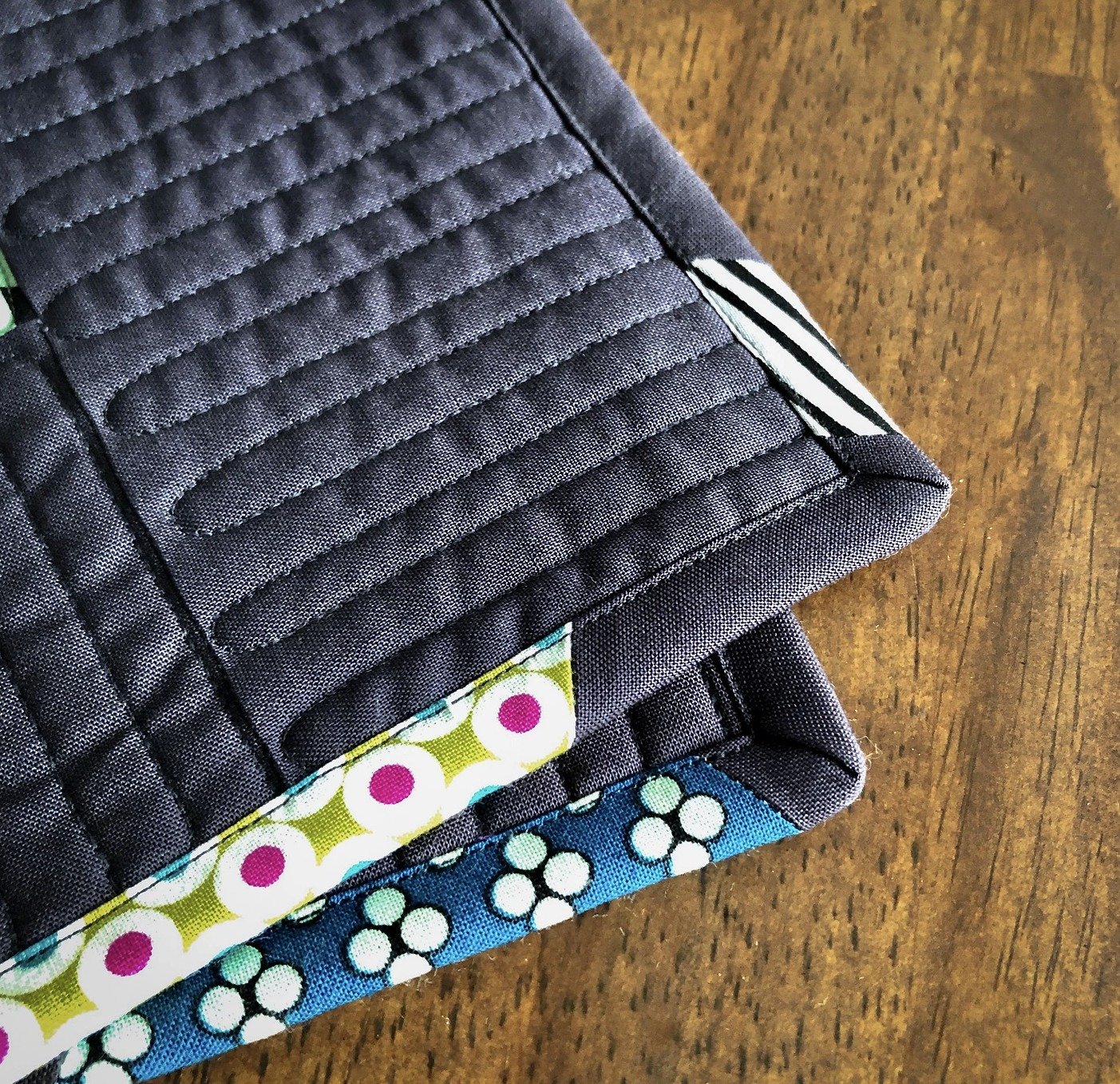 Your quilt binding and corners can make or break your quilt.  If you are looking for an award, I have witnessed many judges, whilst in the judging room, say, the quilt had everything going for it,  but the corner on the binding,  This tutorial by @ki