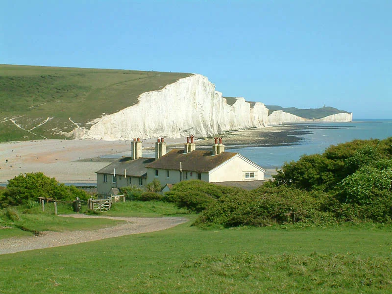 Seven_Sisters_cliffs_and_the_coastguard_cottages,_from_Seaford_Head_showing_Cuckmere_Haven_(looking_east_-_2003-05-26).jpg