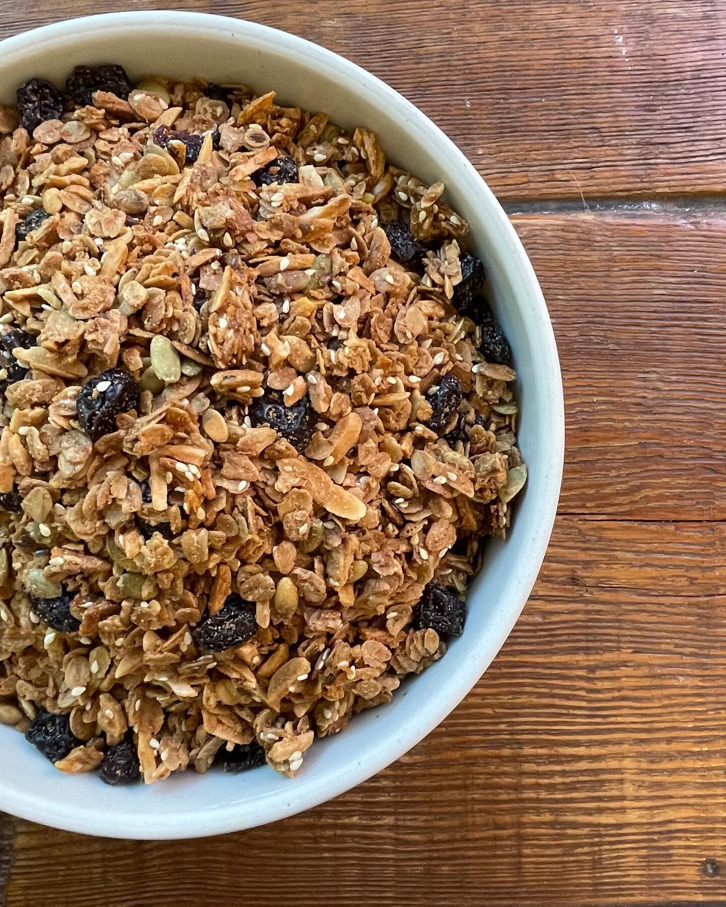 Homemade granola with local maple syrup&hellip;#vegan #gluten-free 💚