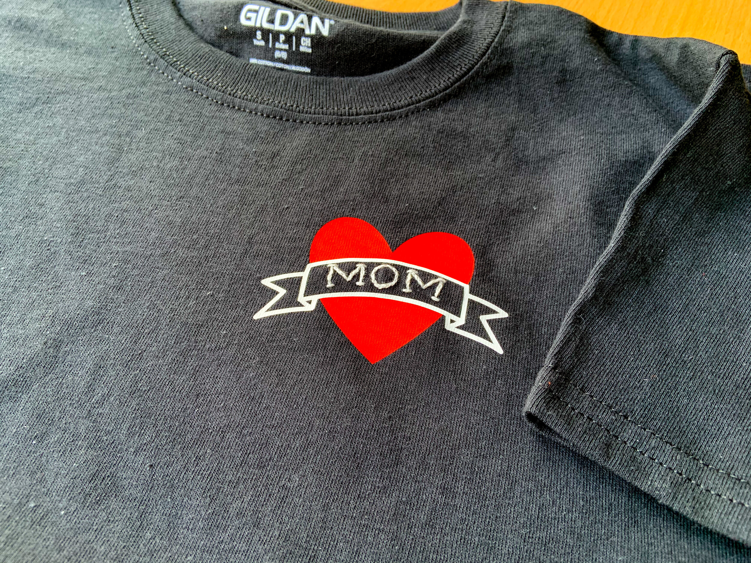 MOM LOVE TEE 