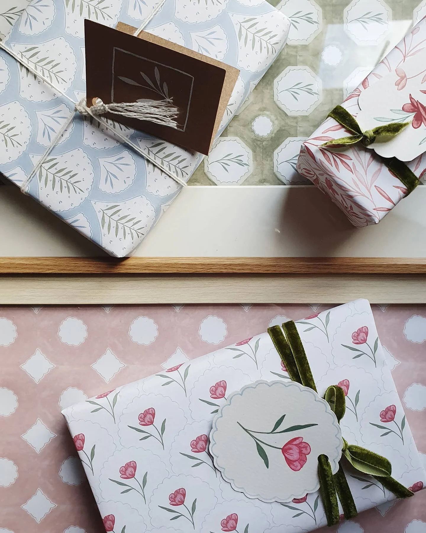 All the patterns.

Sampling the use of some pretty repeats that I have been working on whilst I've been off work.
I am really enjoying the pastel colour pallet that has build up.

Whats your favorite?

#natashajaneriches #repeat #pastel #giftwrap #pa