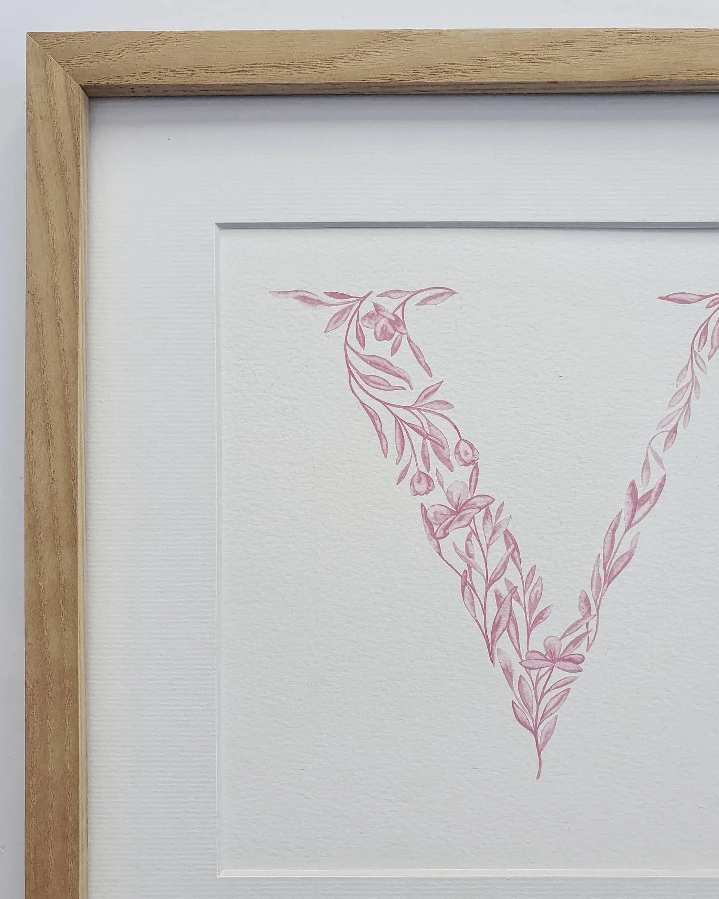 One for Baby Valentina.

Hand painted V to say welcome to the world baby V.
 
Loved posting this off to it's new home in Spain.

 @rosemariaromero Sening you lots of love and can't wait to be able to see you again soon.

Personalised lettering bespok