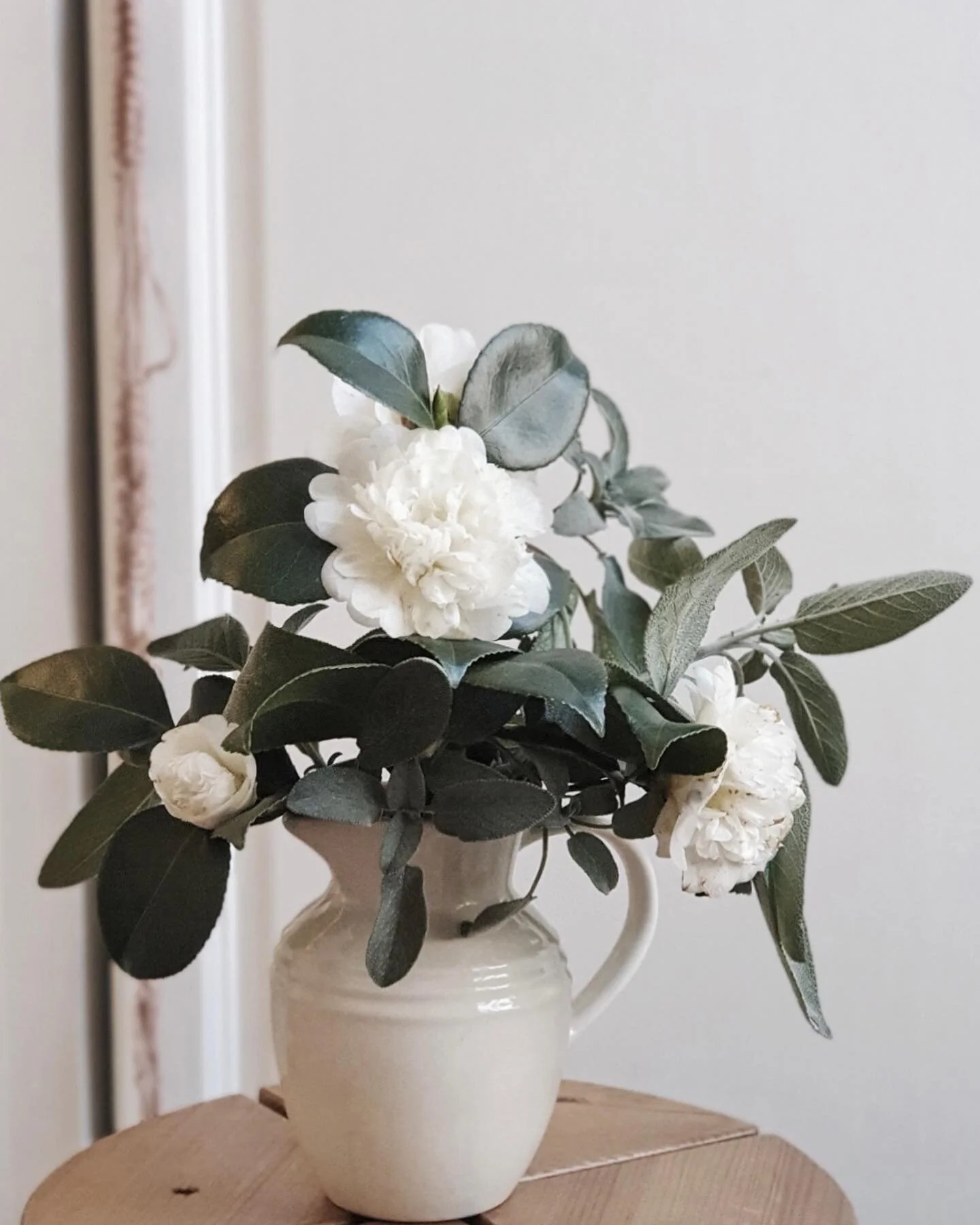 I have ordered some beautiful frames and mounts that arrived over the weekend.

Excited to do some creative content this week and share.

I have not been spending much time painting recently, house projects have definitely taken over.

#floralartist 
