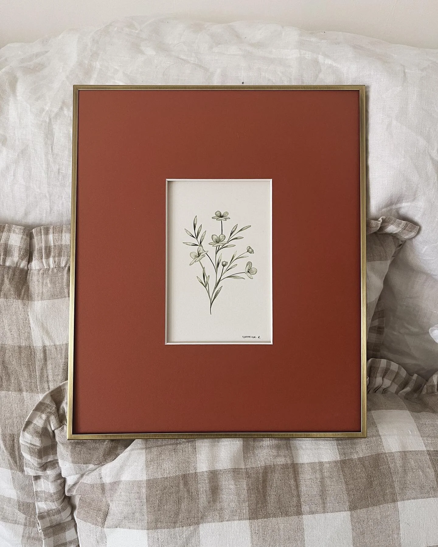 Hello to the first little one of this series&hellip;
I went for a dusky green colour pallet to match the terracotta.
I love the thin brass frame, a classic twist to compliment the style of art.

#handpainted #natashajaneriches #floralartist 

Paint: 