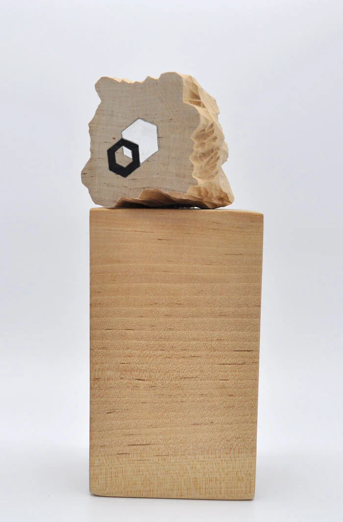  Sculpture V | 2021  Hydrocal, pigment and birchwood.  21x 10,5 x 10 cm 