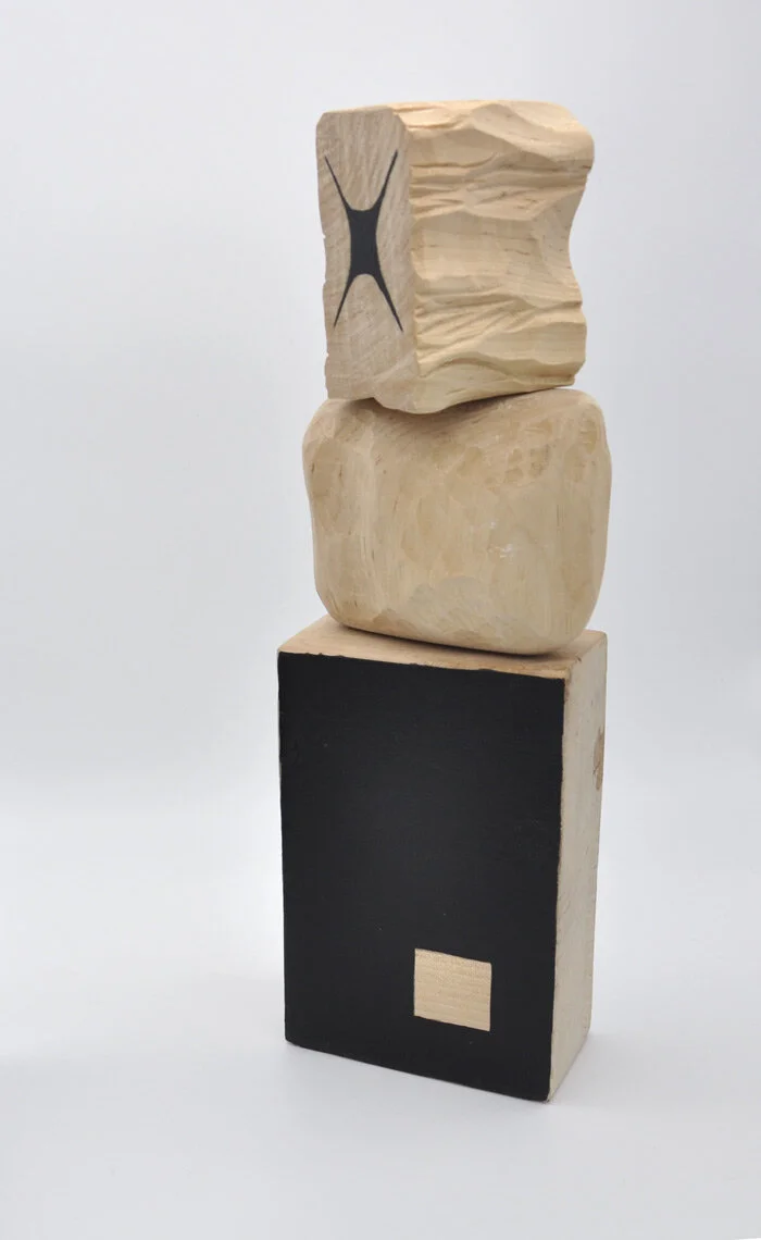  Flor de crecimiento II |2020  Birchwood, pigment and acrylic.  29 x 9 x 7,5 cm 