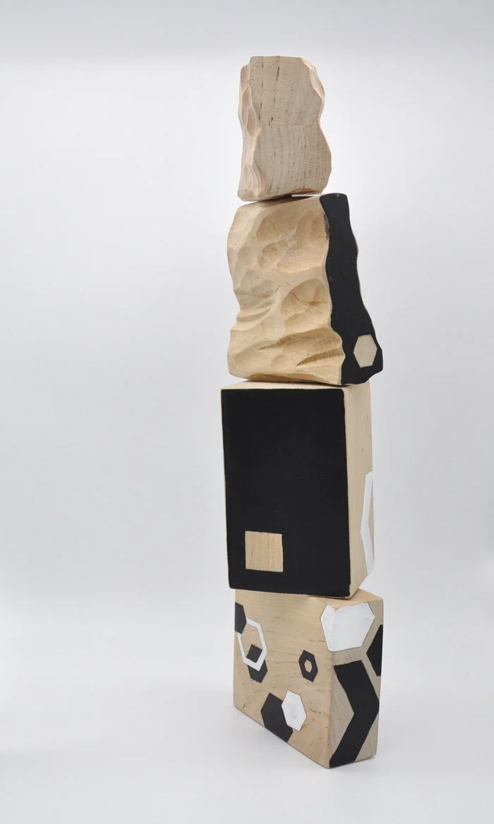  Flor de crecimiento IV | 2020  Birchwood, pigment and acrylic.  35,5x 9,5 x 10 cm 