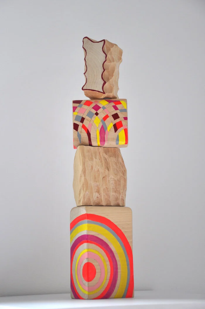  Flor de crecimiento VIII | 2020  Birchwood, pigment and acrylic.  42 x 9 x 5 cm 
