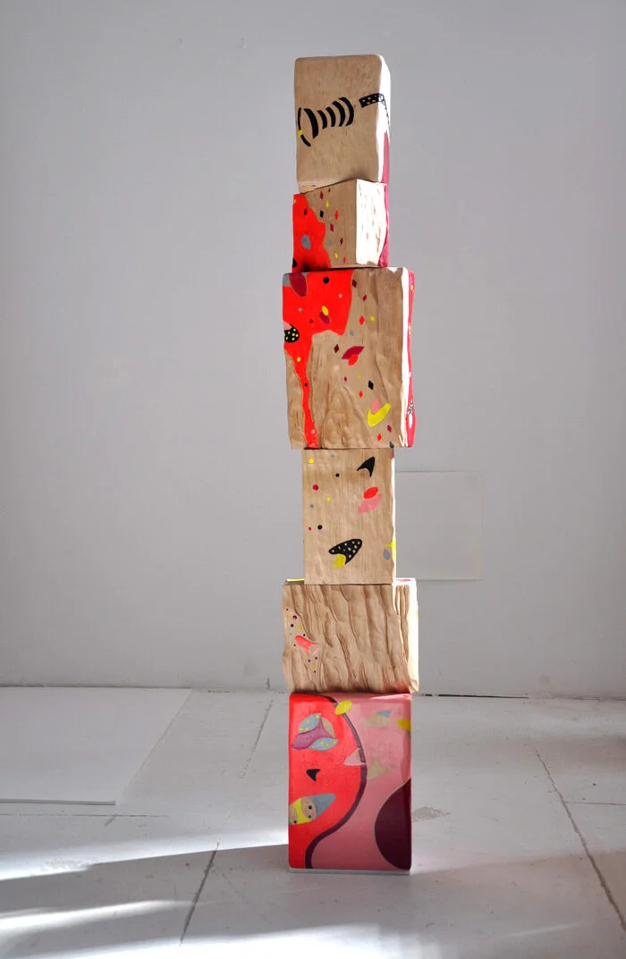  Flor de crecimiento XIII | 2020  Birchwood, pigment, acrylic and aluminium rod.  157x 19 x 14 cm 