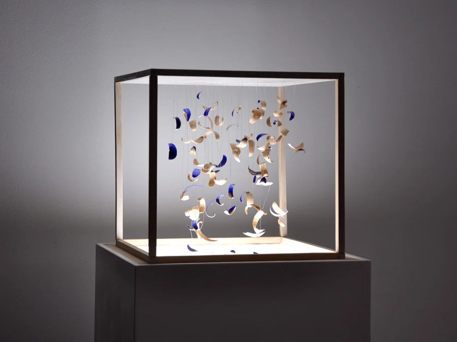  Desempolvando momentos | 2019  Birch, basswood, acrylic and pigment sculpture, light box and wooden base.  30,5 x 36 x 34 cm 