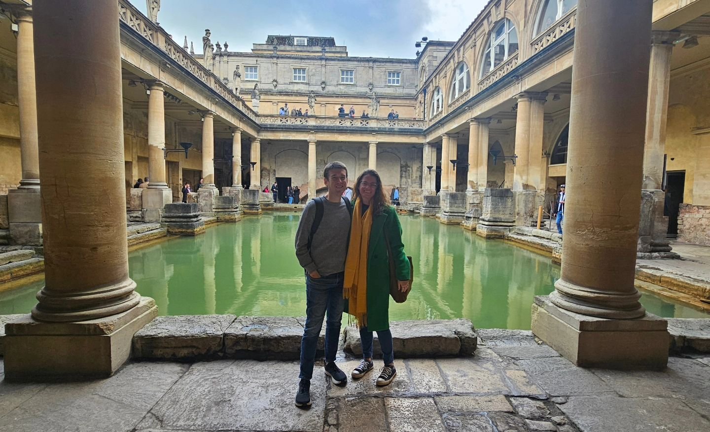 It's still a month till the end of school, but I'm already thinking about summer! Until then, I'll just have to reminisce about our recent spring break trip to London and Bath.🛁🧼 I love Bath, it's such a fun and funky town. We were able to visit th