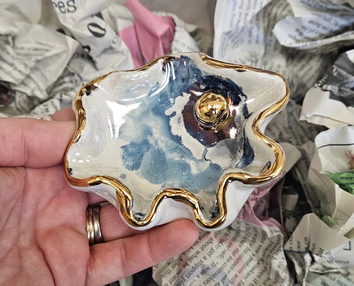 New oyster shell trinket dishes! My first time playing with opal and mother of pearl glazes, and I love them! I sealed them with a bit of resin so they look wet, as if they were fresh caught out of the sea. Perfect to put your tiny treasures. Pick on