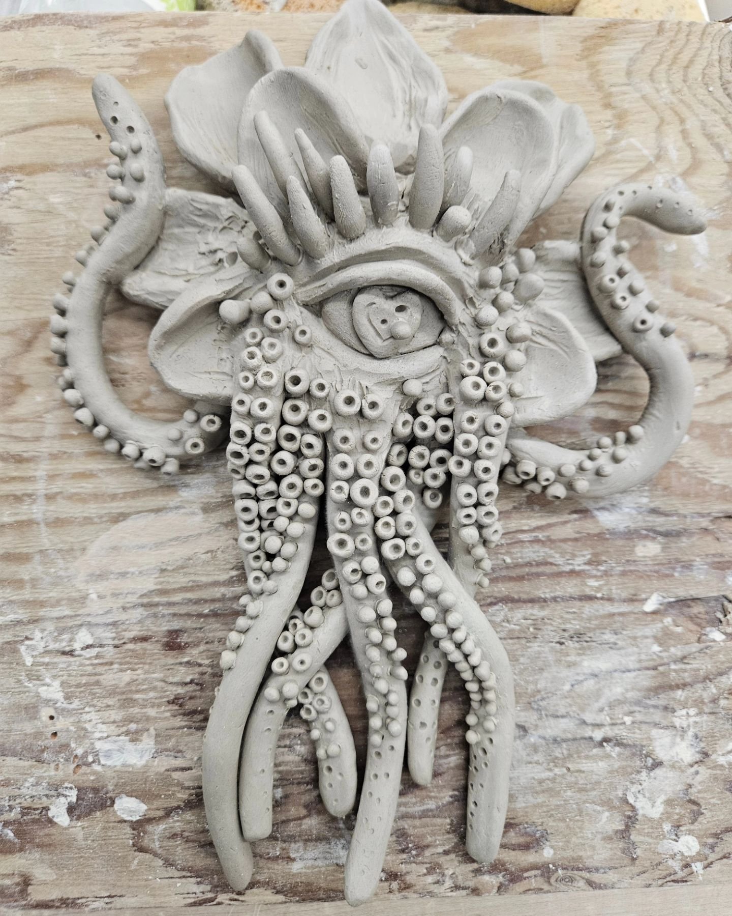 And now for a new friend! Thanks to my evening clay class, @windwardcc, I've been able to explore a new medium! I've been making some fun new creatures lately. Not sure what to name this critter... suggestions? 🐙🦪🐠🍄🪸🫰
.
.
.
#octopus #squid #he'