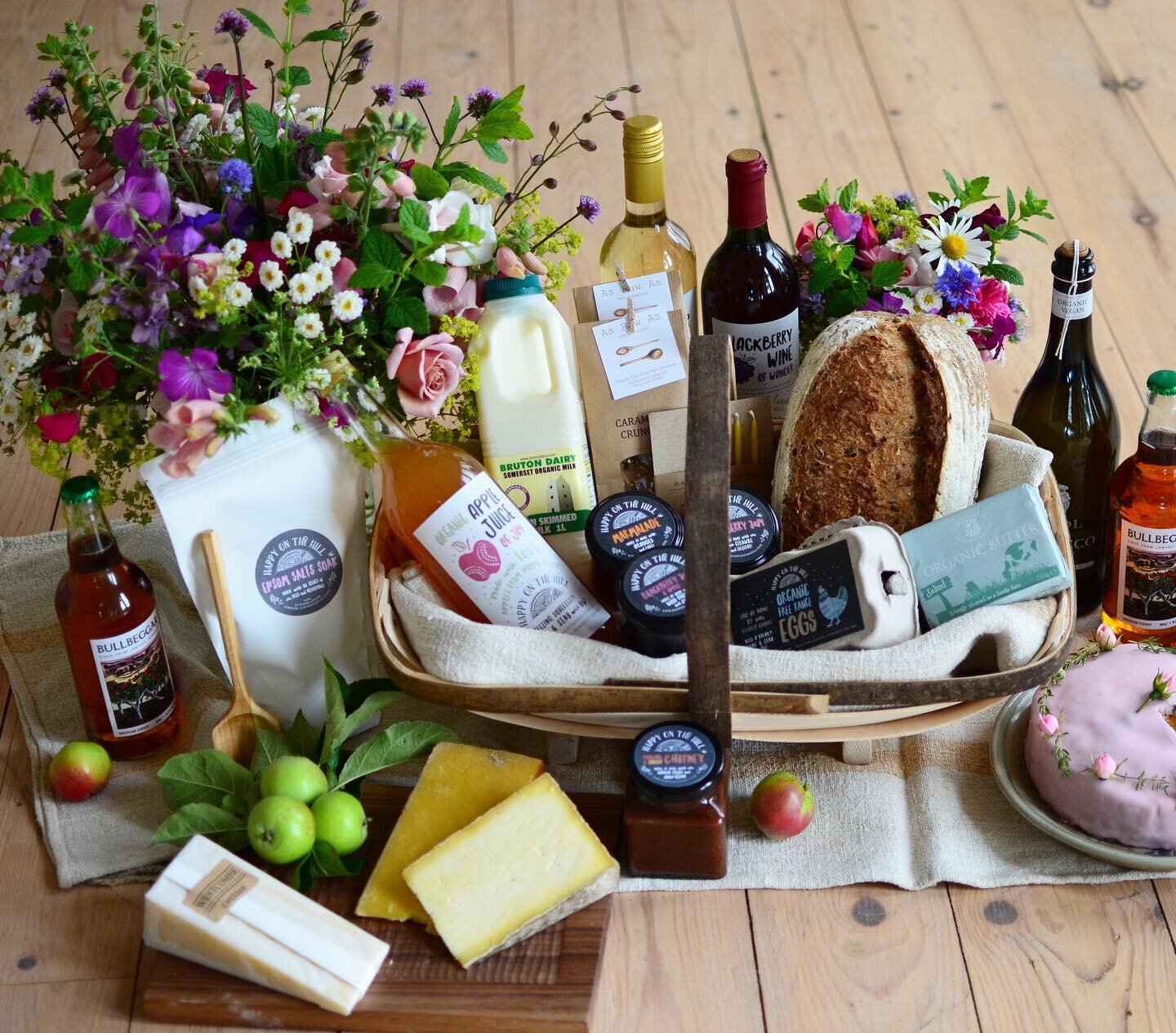 To add to your relaxing stay, take the hassle out of pre holiday prep and choose from our selection of hampers! There&rsquo;s the Rise &amp; Shine Breakfast hamper filled with our own jams, marmalade, apple juice, delicious sourdough loaves from @att