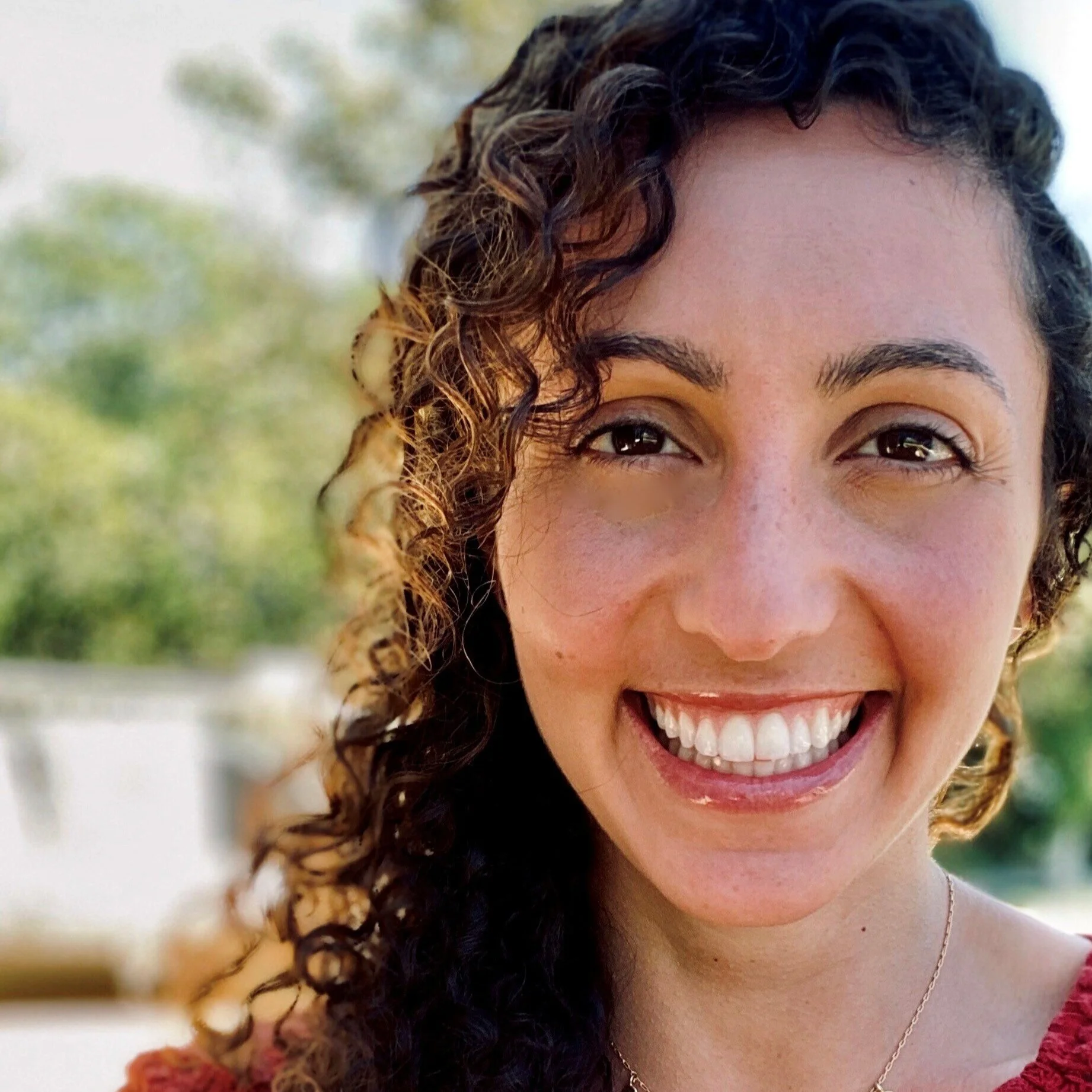 SARAH JOELSON DYL SP20, DYL SU20 FacilitatorSarah is a Clinical Psychology Doctorate Student at the PGSP-Stanford Consortium. She is interested in the application of design thinking to the mental health field! She facilitated two times and loved eve…