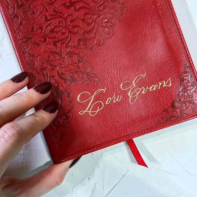 Glancing back to my first custom foiled monogram project. While most of my foiling has been on bibles, the options are limitless as long as it&rsquo;s a leather-like material. 
These foiled bibles are the perfect gift for Easter. I know, I know. We h