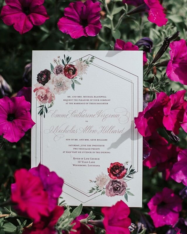 A little sneaky sneak of the invitation I created for this past weekend&rsquo;s wedding. And it just might be one of my favorite&rsquo;s to date. 🌷 I&rsquo;ll have to share the full suite with you guys soon. 
@__emmeee Thanks for letting me be a par