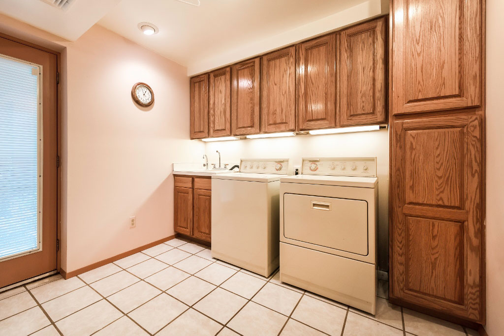 1954 Grove St, Highland Charter Twp, MI 48356