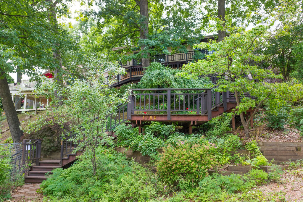1954 Grove St, Highland Charter Twp, MI 48356