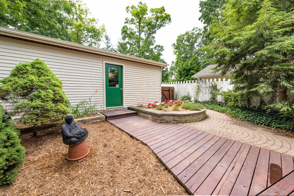 1954 Grove St, Highland Charter Twp, MI 48356
