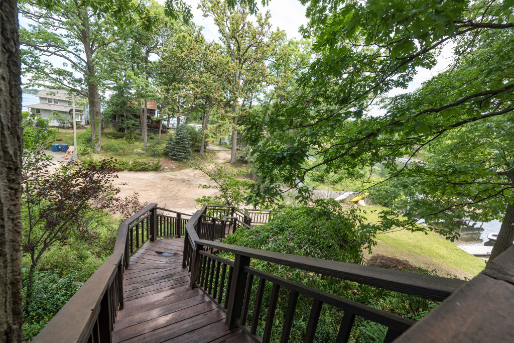 1954 Grove St, Highland Charter Twp, MI 48356