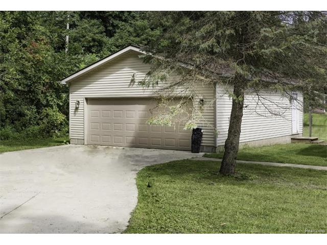 6520 CROFOOT Road, Iosco Twp 48843 - Garage