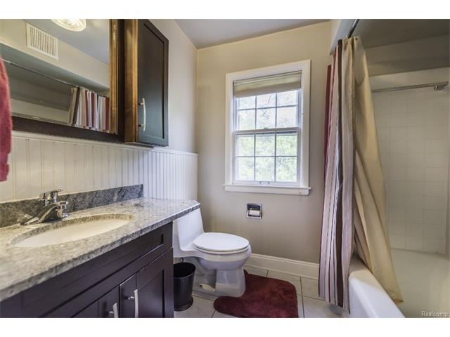 Bathroom 2.jpeg