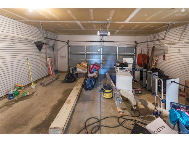 5397 Michael Drive, Ypsilanti Twp 48197 - Garage