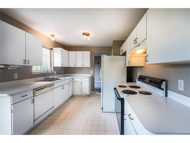 5397 Michael Drive, Ypsilanti Twp 48197 - Kitchen
