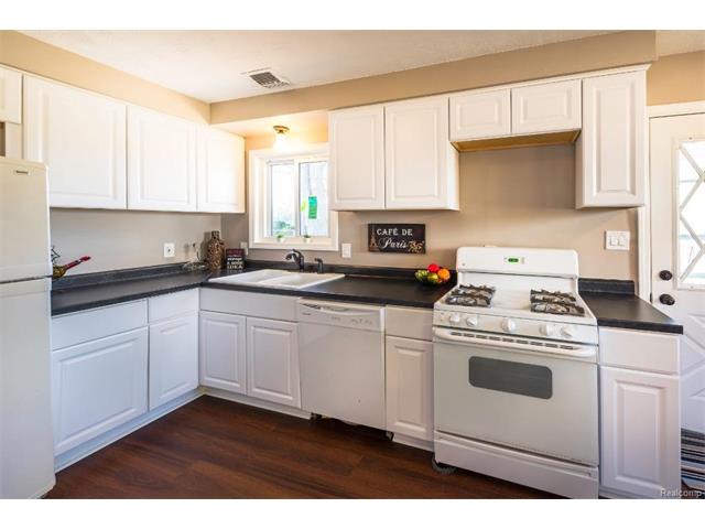 1342 Jeff Street, Ypsilanti 48198 - Kitchen