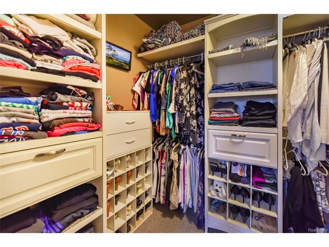 Walk-In Closet.jpeg