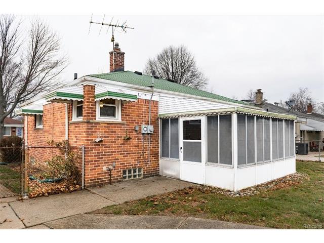 Sunroom Backyard - 4371 Myron Avenue, Wayne 48184