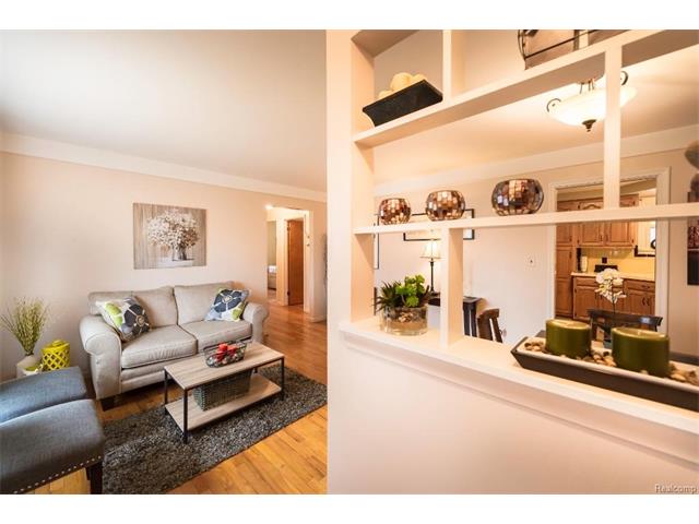 Family Room 4 - 4371 Myron Avenue, Wayne 48184