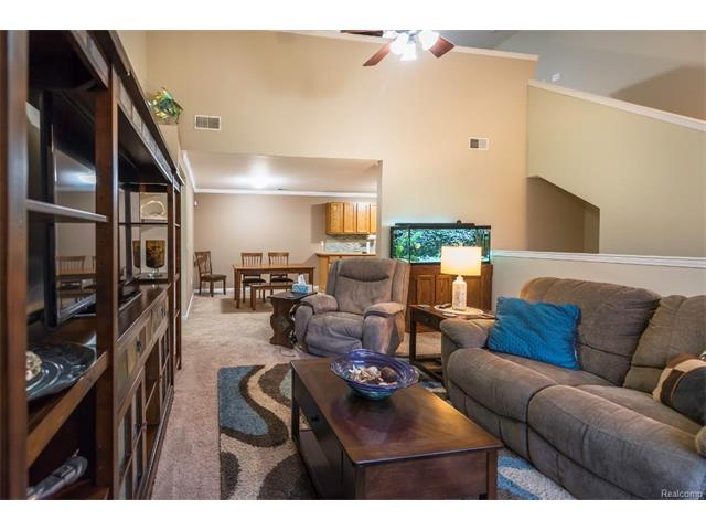 3253 Kneeland Circle, Howell Twp 48843 - Family Room