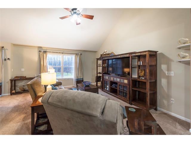 3253 Kneeland Circle, Howell Twp 48843 - Family Room