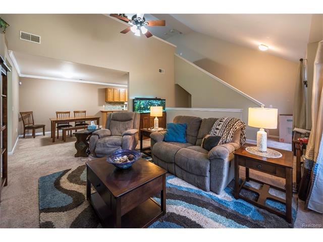 3253 Kneeland Circle, Howell Twp 48843 - Family Room
