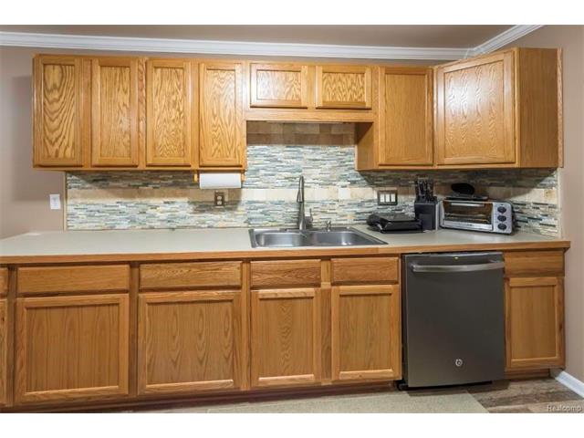 3253 Kneeland Circle, Howell Twp 48843 - Kitchen