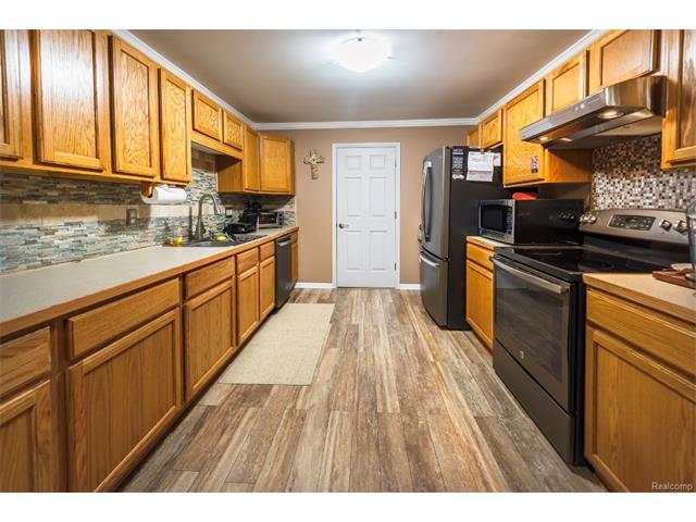 3253 Kneeland Circle, Howell Twp 48843 - Kitchen