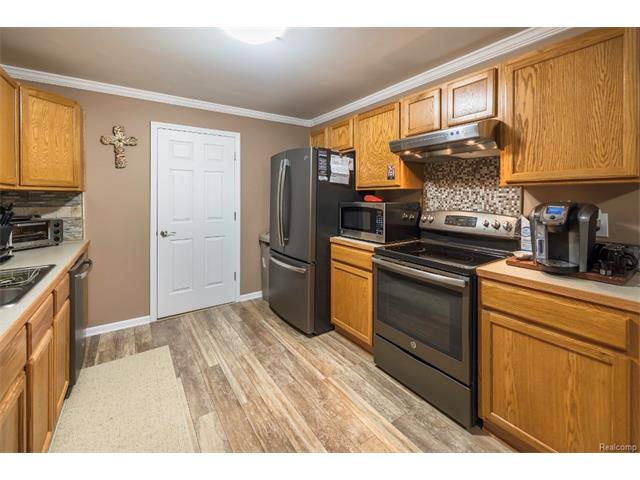 3253 Kneeland Circle, Howell Twp 48843 - Kitchen