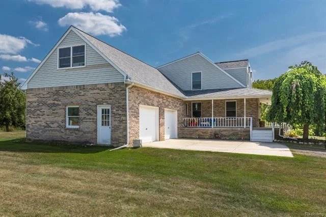 Garage View - 62800 HICKORY HILL Court, Lyon Twp 48178