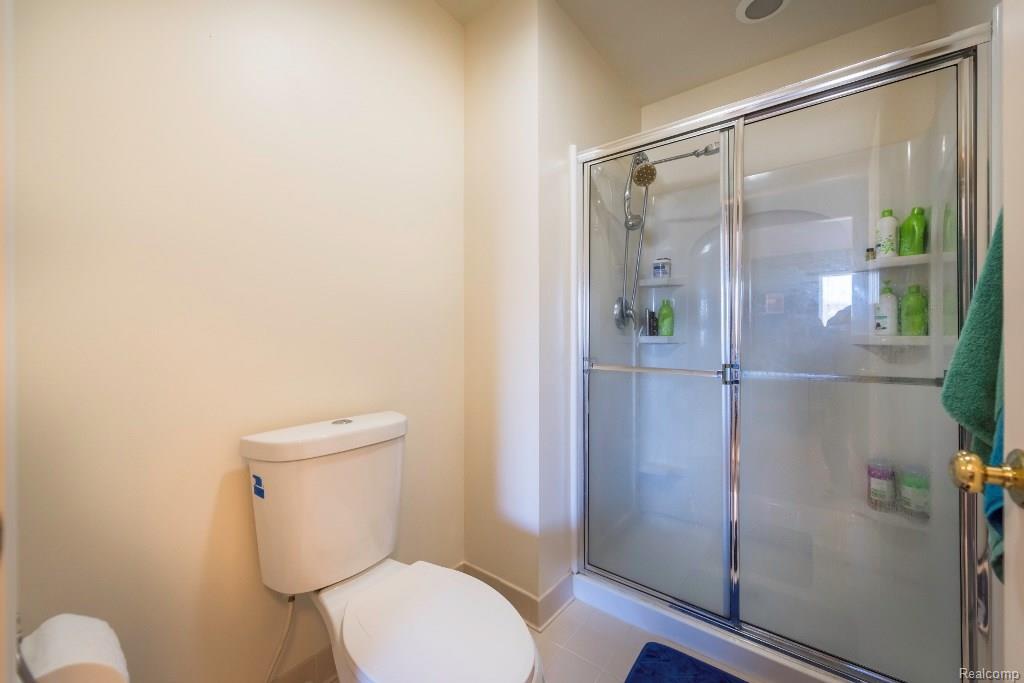 Bathroom 2.jpeg