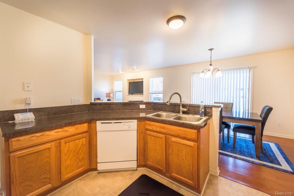 Kitchen 2.jpeg