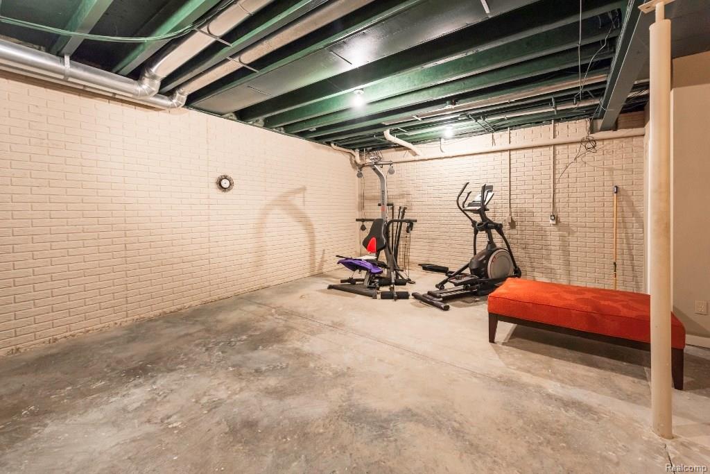 Large Basement - 341 ANN MARIE Drive