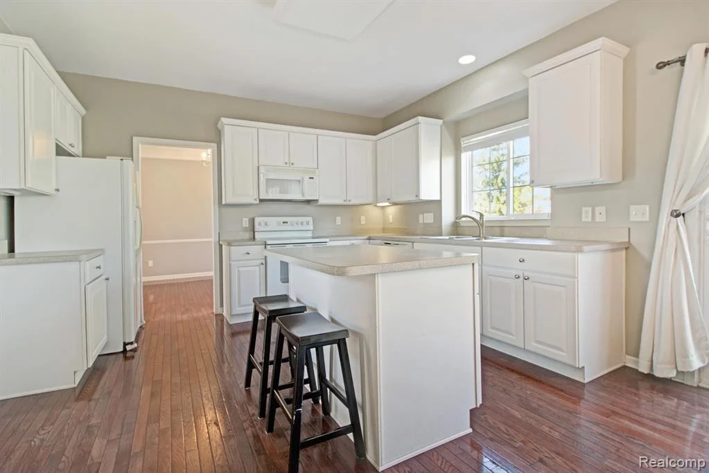 Kitchen 2.jpeg