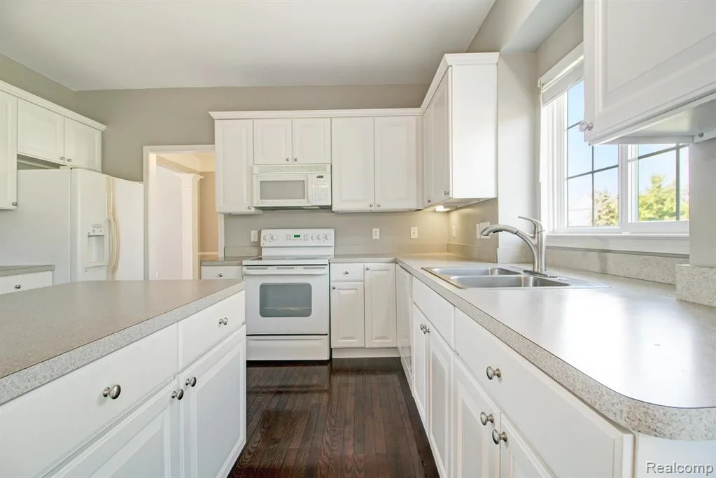 Kitchen 3.jpeg