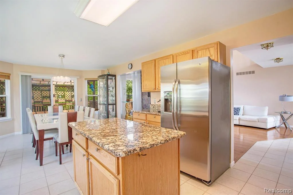 Kitchen 2.jpeg
