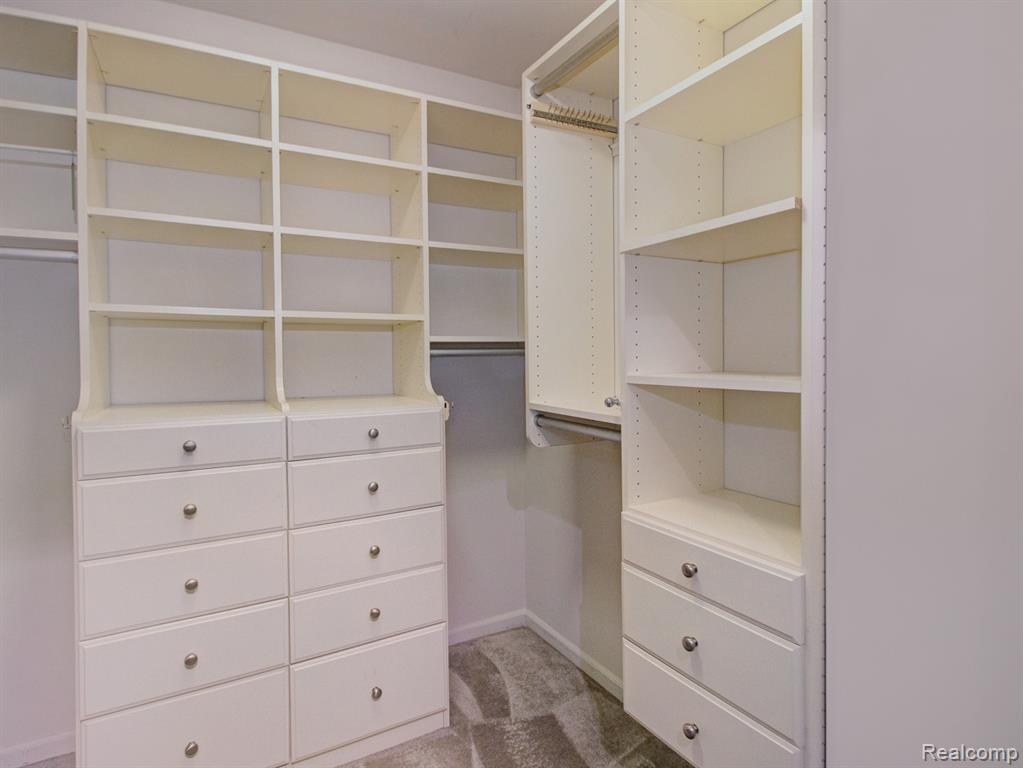 Closet.jpeg